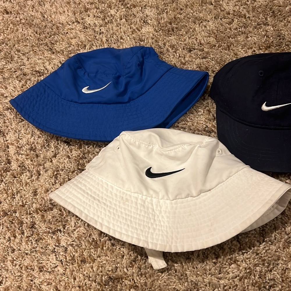 5 Nike toddler one size hats - 2 bucket hats, 3 baseball hats - Picture 2 of 4